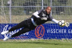 مبولحي يفوز بثمانية في أول ودية بهولندا !