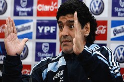 مارادونا يصف مسؤولي الفيفا بالديناصورات