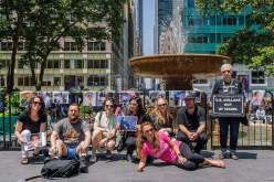 بالصور.. نشطاء يتضامنون مع الفلسطينيين بشوارع نيويورك