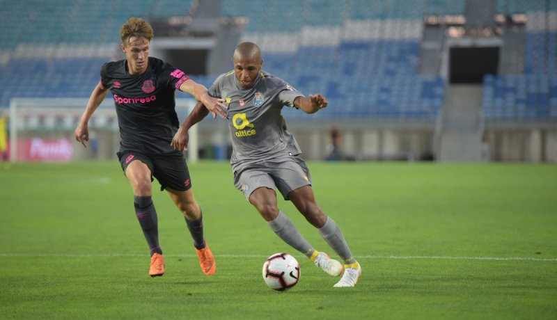 براهيمي يقود بورتو للفوز على إيفرتون