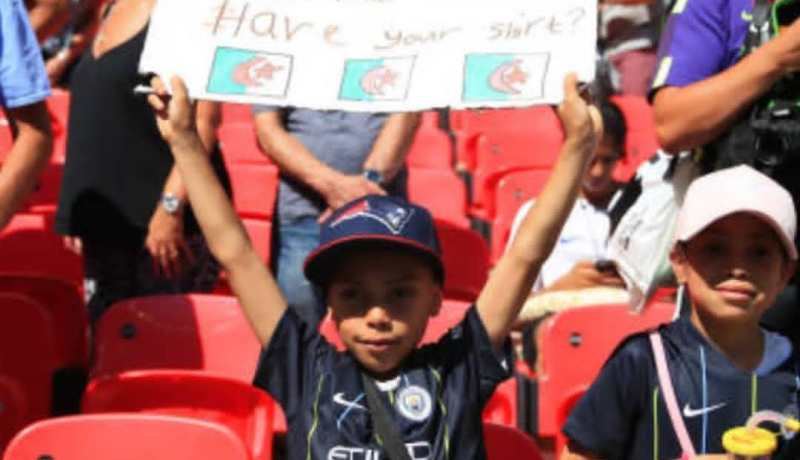 طفل صغير يطلب قميص محرز بطريقته الخاصة !