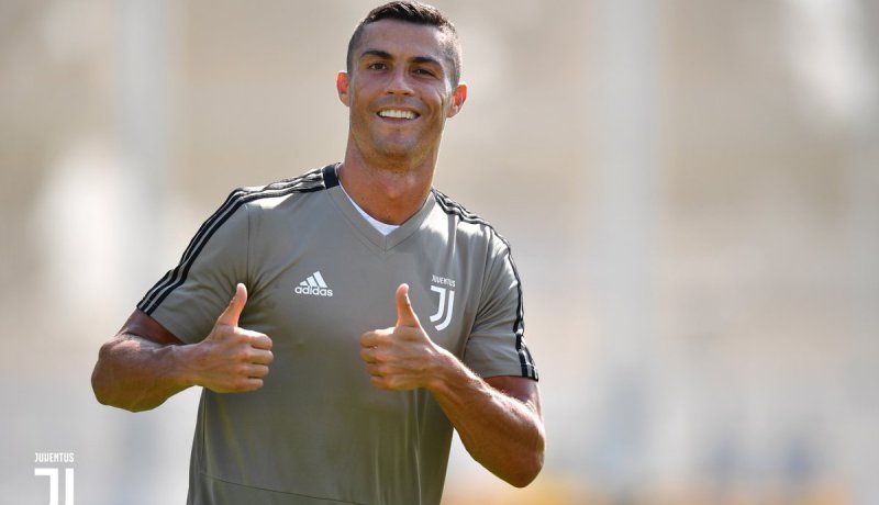 بالفيديو.. كريستيانو يبهر بفنياته خلال تدريبات اليوفي