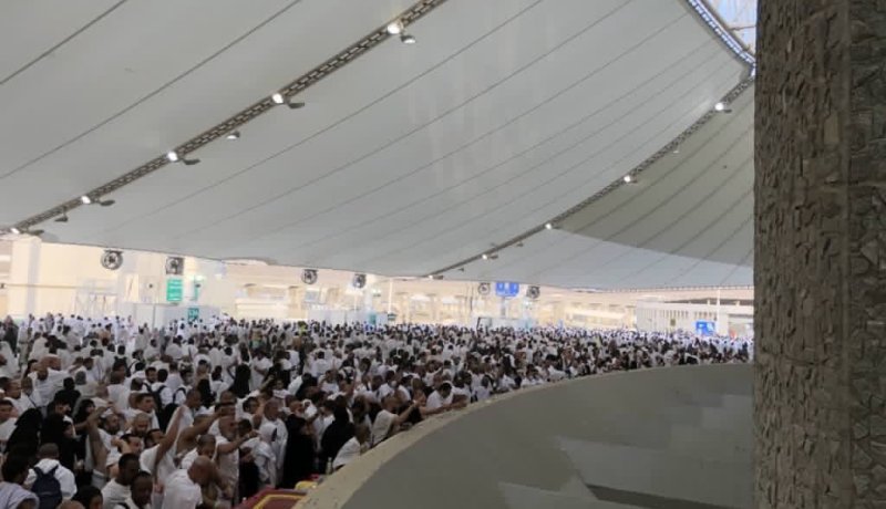 بالفيديو.. حجاج بيت الله الحرام يبدأون برمي الجمرات أول أيام عيد الأضحى