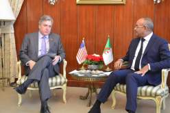 بالصور.. بدوي يستقبل السفير الأميركي بالجزائر