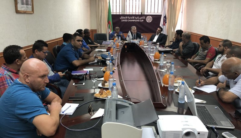 صور من الإجتماع الفني قبل مواجهة المولودية والرفاع البحريني