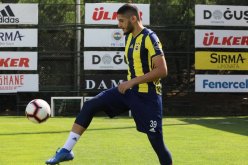 بن زية : ” اللاعبون الجزائريون يعانون من العنصرية بفرنسا بسبب الإسلام” !