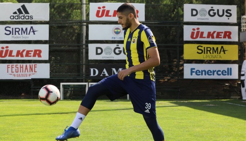 بن زية : ” اللاعبون الجزائريون يعانون من العنصرية بفرنسا بسبب الإسلام” !