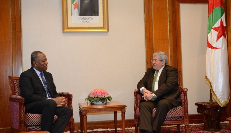  بالصور.. أويحيى يستقبل وزير الشؤون الخارجية لجمهورية نيجيريا