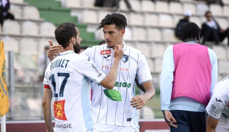 صدام جزائري بين مسلوب وفرحات في الليغ2 الفرنسية