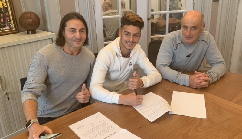 بالفيديو.. لاعب الخضر يمضي عقده الاحترافي الأول مع سوشو