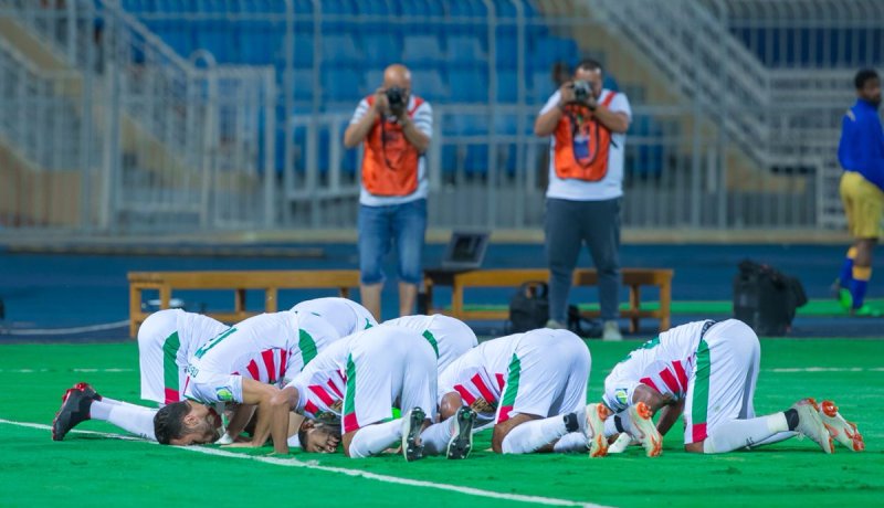 بالصور والفيديو.. العميد يعود بالفوز من الرياض ويقترب من التأهل