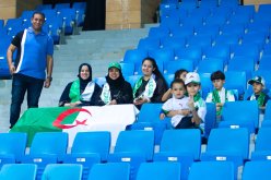 بالصور.. الجماهير الجزائرية حاضرة لمناصرة العميد ضد النصر