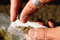 امرأة مزطولة تقتحم قاعة علاج وتهاجم ممرضة في عنابة