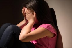 فرنسا.. إعتقال خمسيني اغتصب 160 طفلة بينهن إبنته الصغرى!