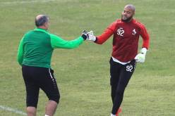 مبولحي يرد بقوة على مدربه السابق !