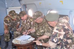 بالصور.. ڤايد صالح يلتقي إطارات ومستخدمي اللواء 41 مدرع وأفراد وحدات اخرى بعين أميناس وجانت