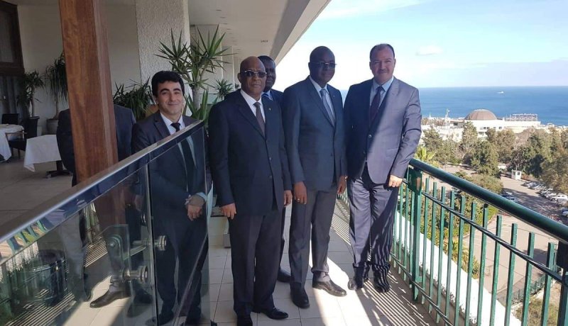 بالصور.. حطّاب يستقبل نظيره المالي بفندق الأوراسي