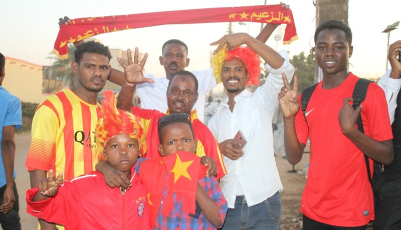 بالصور.. توافد جماهيري كبير لحضور قمة سوسطارة ضد المريخ