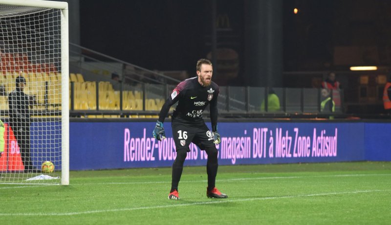 حارس الخضر أحسن لاعب في ميتز خلال شهر نوفمبر