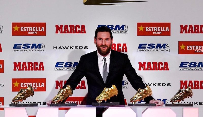 ميسي يتسلم جائزة الحذاء الذهبي للمرة الخامسة في تاريخه