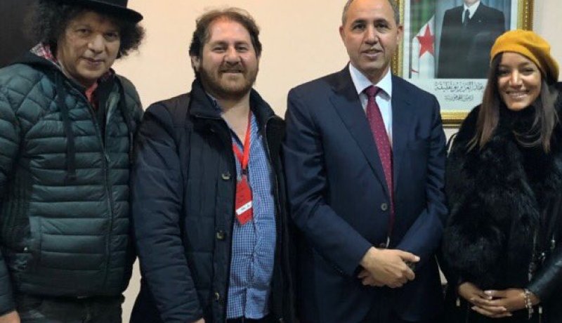 ميهوبي يلتقي فنانين بصدد تصوير فيلم عن رموز الكوميديا الجزائرية