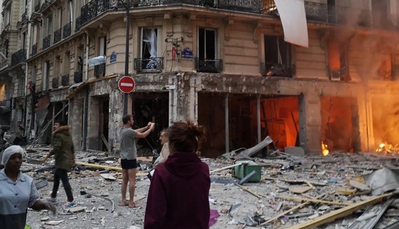 بالصور..4 قتلى وعشرات الجرحى في إنفجار بباريس