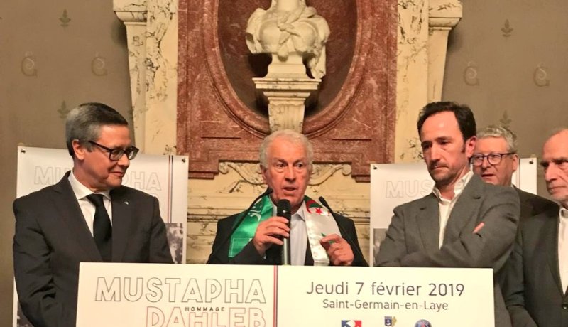 بالصور.. الأسطورة مصطفى دحلب ينال الإعتراف في باريس