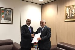 بالصور… مساهل يتسلم أوراق إعتماد سفراء لدى الجزائر