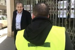 “السترات الصفراء” يهاجمون مفكراً فرنسياً وماكرون يدين ذلك