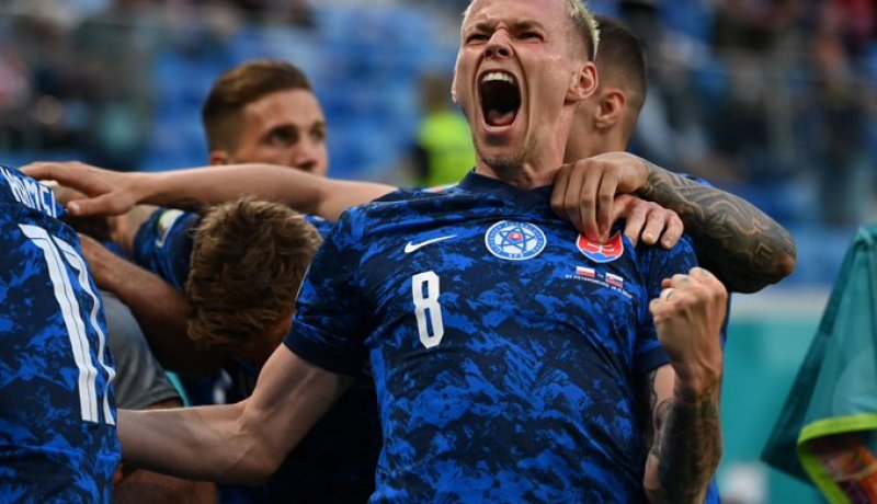 يورو 2020.. سلوفاكيا تهزم بولندا بثنائية