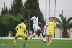 لاعب المُنتخب الوطني يرد بقوة على المُشككين في وطنيته !