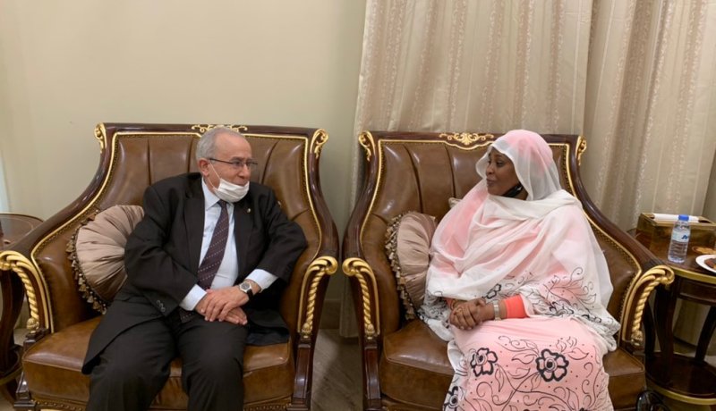 لعمامرة يتباحث مع نظيرته السودانية سبل تعزيز علاقات التعاون الثنائية بين البلدين