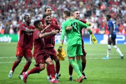 بالصور.. “ليفربول” يُتوج بالسوبر الأوروبي