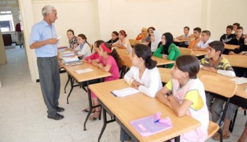 نهاية الدّوام في الإبتدائي على السّاعة 14 وعـلى الساعة 16 في المتوسط