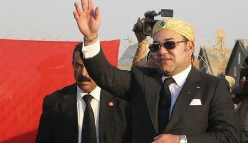 العاهل المغربي يقبل استقالة خمسة وزراء