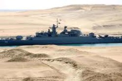 مدمرة أمريكية تعبر قناة السويس في طريقها للسواحل الصومالية