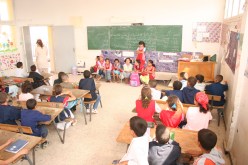 أغلب تلاميذ الإبتدائي يعانون من اعوجاج في العمود الفقري بسبب الجلوس لمدة طويلة