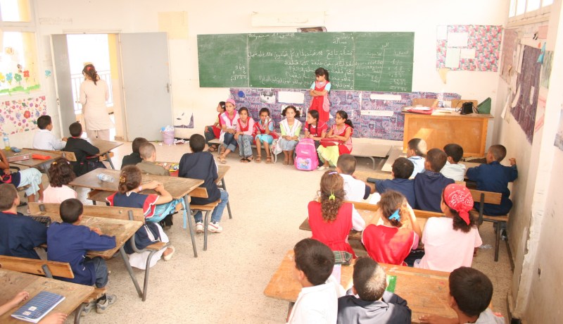 أغلب تلاميذ الإبتدائي يعانون من اعوجاج في العمود الفقري بسبب الجلوس لمدة طويلة