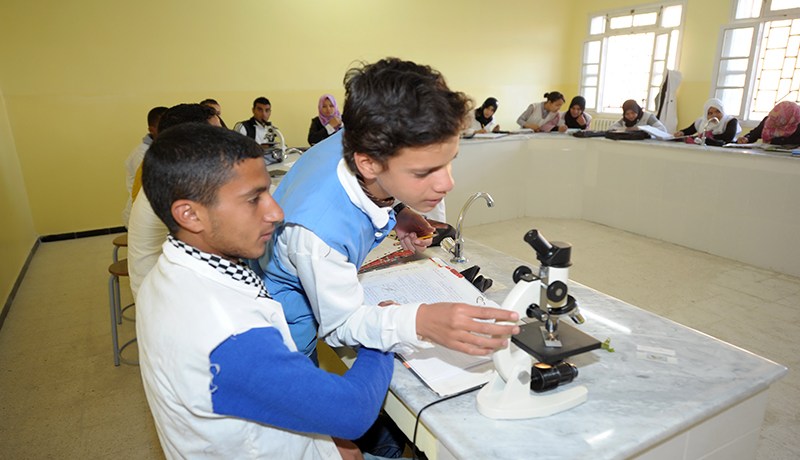 تـدريــس الفيزيـــاء والعلـــوم الطبيعيـــة لساعتين متتاليتيـــن فـــي المتـــوســــط إجبــــاري