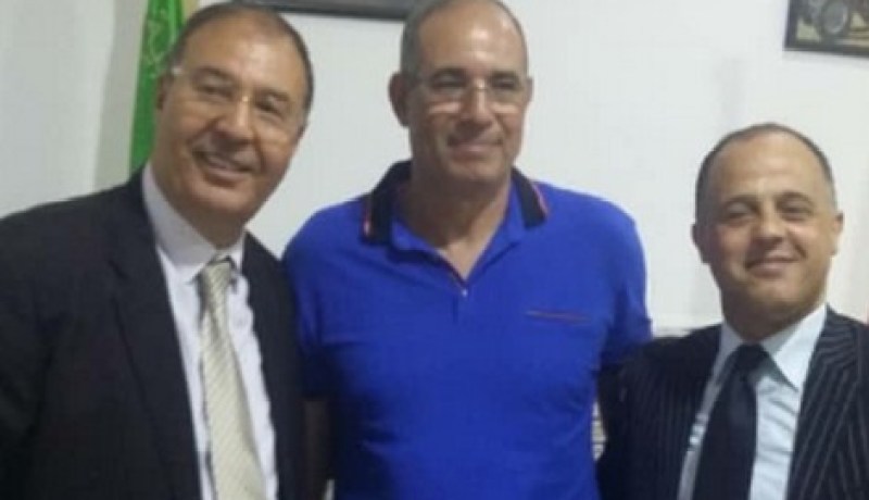 بالصور.. القنصلية المغربية بوهران تُكرم بادو الزاكي