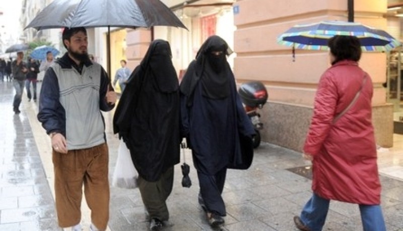 البرلمان الهولندي يتجه نحو منع النقاب في الأماكن العمومية