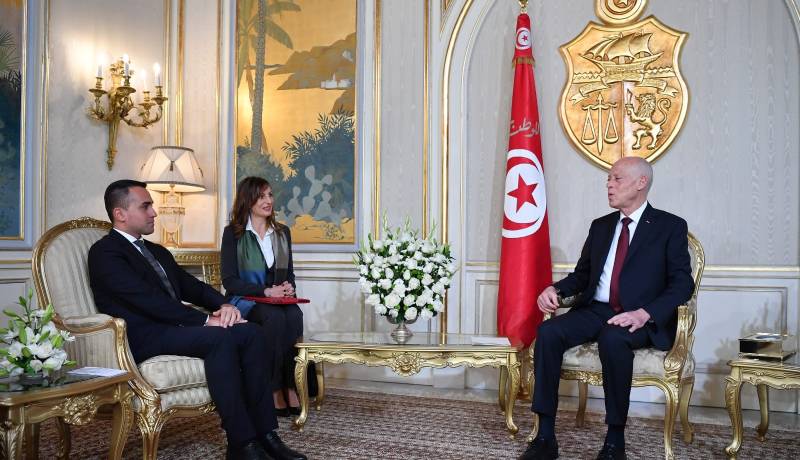وزير الخارجية الايطالي والرئيس التونسي يبحثان الأزمة الليبية