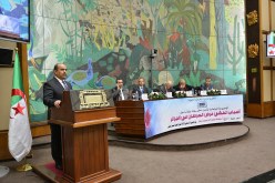شنين يدعو لتظافر الجهود لمكافحة إنتشار مرض السرطان بالجزائر
