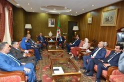 الوزير الأول يلتقي شنين ورؤساء المجموعات البرلمانية