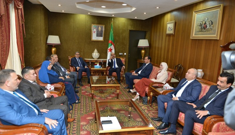 الوزير الأول يلتقي شنين ورؤساء المجموعات البرلمانية