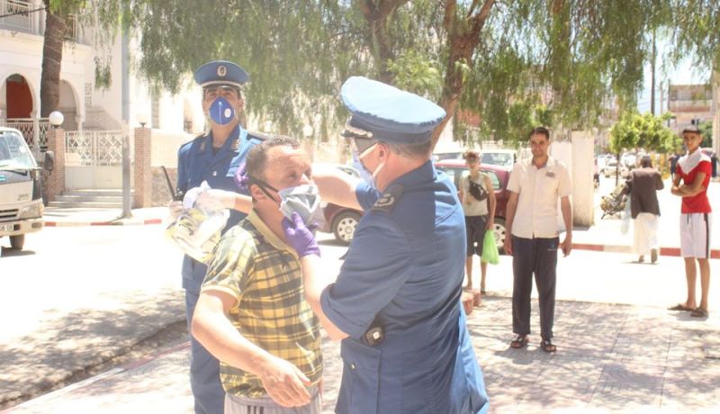 الشرطة توزّع 50 ألف كمّامة وقائية على المواطنين بمناسبة عيد الفطر