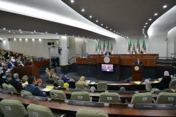 شنين يترأس أشغال الجلسة العلنية لمناقشة مشروع القانون المتضمن اعتماد 8 ماي يوما وطنيا للذاكرة