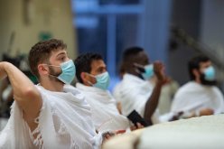 بالفيديو.. الحجاج يرمون جمرة العقبة بعد أدائهم “الركن الأعظم”