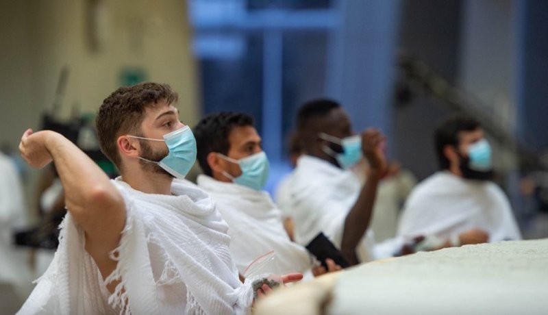 بالفيديو.. الحجاج يرمون جمرة العقبة بعد أدائهم “الركن الأعظم”