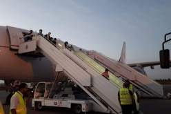 بالصور.. وصول 197 جزائريا إلى مطار أحمد بن بلة بوهران قادمين من المغرب